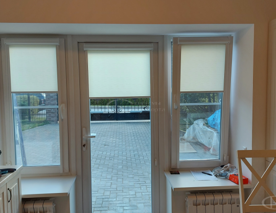 Портфолио Жалюзи на пластиковые окна без сверления